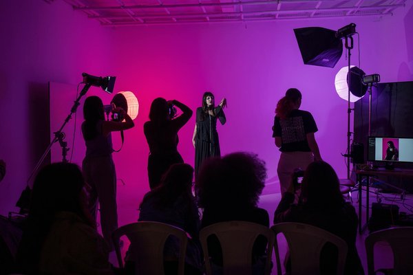 Comment maîtriser la lumière naturelle en photographie artistique ?