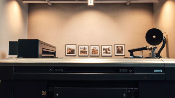 7 raisons de choisir un laboratoire photo local pour vos impressions